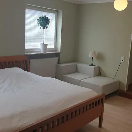 Lägenhet Bed And Pool Oberursel