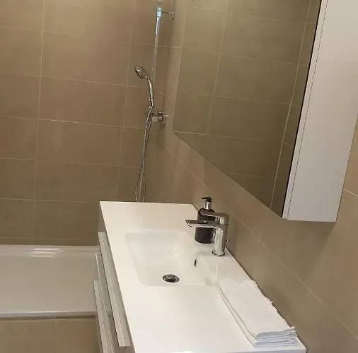 Bed And Pool 오버우어젤